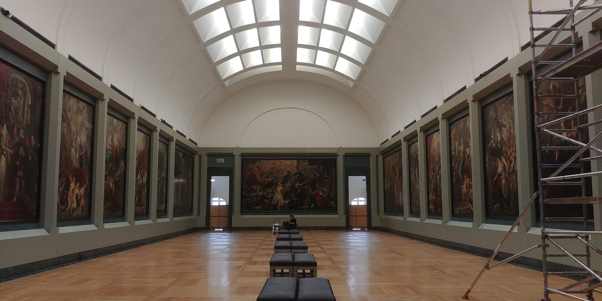 Étude préalable et bilan sanitaire des peintures de la galerie Médicis du Louvre